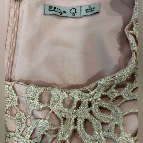 Pink dress with lace - Picture 4 of 5